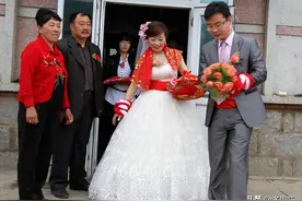 苏州土豪真奢侈，办婚宴花重金买13箱54°茅台，侄子喝罢“拆台”图片