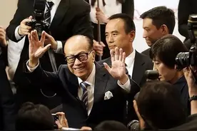 李嘉诚出门带一堆保镖，霍家不带保镖只因无人敢动图片