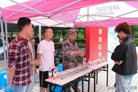 同是两年义务兵，退伍费怎么差这么多？图片