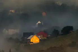初七诗词丨家人闲坐灯火亲，总有几多别离时图片