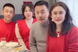 王长贵女儿和大8岁继母一起过年，与弟弟相处融洽，还被爸爸催婚图片