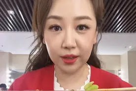 童星关凌晒央视工作餐引争议，盒饭一荤三素太清淡，透露不满18元图片