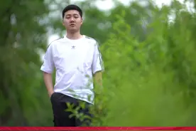 《中国有川剧》:阳光帅气的王子豪和爱妻双双来到舞台度蜜月图片