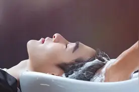 小雪已至，寒风乍起，冬天如何正确洗头图片