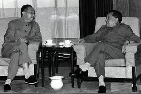 邓小平赞成为彭德怀平反，华国锋：你以前不是反对过他吗？图片