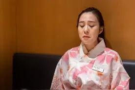 疑抑郁！TVB前小花从艺人变服务员，不解被指落难：职业不分贵贱图片