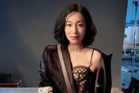 当女明星晒纯欲性感自拍后，网友激动：你能不能好好穿衣服？哈哈哈哈图片