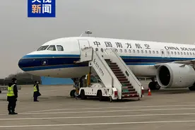 首批200名缅甸妙瓦底地区的中国籍涉诈犯罪嫌疑人经泰国被押解回国，后续还将押解回国800余名图片