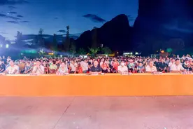 阳朔县举办“夜游阳朔·梦幻遇龙”巨龙巡游活动图片