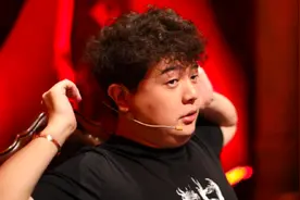JY才是LOL元老解说第一土豪？小智：当年笑他笨，如今肠子悔青图片