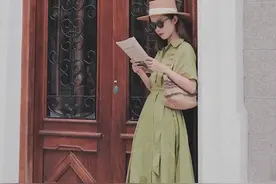 夏季会戴草编帽对普通人太重要，搭裙子或裤装时髦优雅，好看图片