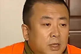2011年，东北瘫痪老人看谍战片，突然手指电视大喊：就是他害的我图片