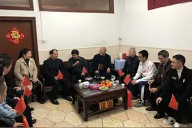 广东省体育局足球运动中心领导赴汕头市看望慰问肖裕仪家人图片