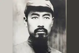 37年周恩来崂山遇刺，12人牺牲贴身警卫身中20余刀，凶手大有来历图片