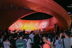 浪漫之夜！古今艺术在泉州中央商务区奇妙邂逅！一起走进这场幕天音乐会……图片