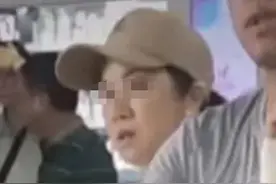 重庆地铁大妈认怂，怕影响帅气儿子欲2万和解，知情人曝更多内幕图片