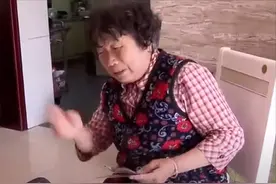 儿子新婚之夜，母亲非要睡婚房，被儿子赶出家门辱骂14年图片