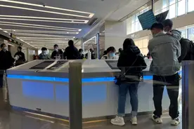 想办护照要排队一个月，杭州迎来“办照潮”？图片