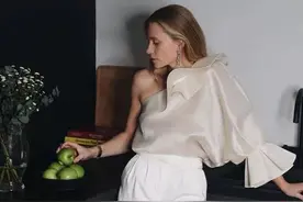 女人秋天穿衣够不够高级？看她的衣服袖子就知道，和普通人有区别图片