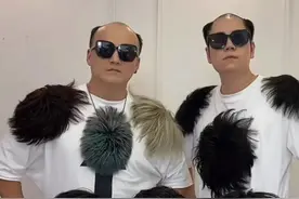 太拼了！边蹦迪边卖假发，唱顺口溜卖瓷器，直播间卖货都疯魔了图片