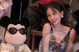 39岁佟丽娅晒生日写真，衣着打扮风情万种，大方回应陈思诚祝福图片