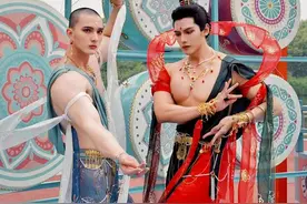 国风男菩萨COS走红，身材好却惨遭辱骂，诠释美必须穿着保守吗图片