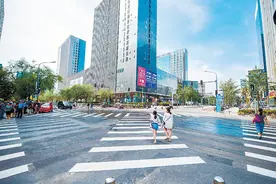 “让”出温情斑马线！北京街头，这样的温馨画面逐渐增多图片