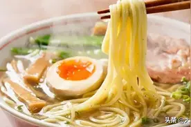 煮面条，开水下锅就错了，牢记3点，面条不糊锅不起坨，爽滑筋道图片