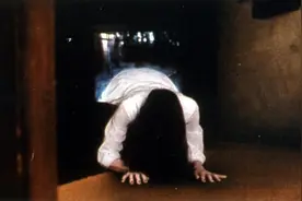 同样是恐怖片，把《咒怨》和《午夜凶铃》放在一起，差距就出来了图片