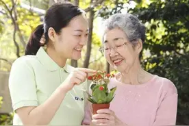 人到晚年才明白，儿媳跟女儿究竟哪一个更靠得住，句句都是大实话图片