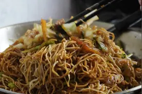 面条别煮着吃了，大厨教你新做法，我家一周能吃上7次，比肉还香图片