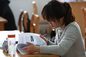 “别轻易同意孩子考研”，学生母亲的一番话，揭开考研背后的艰难图片
