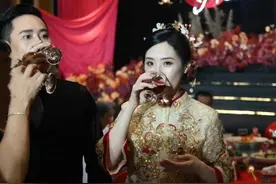 百万网红晒照官宣结婚！神秘妻子高颜值不输明星，两人相识已8年图片