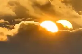 天空惊现“两个太阳”？网友调侃：怪不得这么热图片