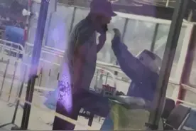 郭德纲排队做核酸被拍，现场挤成一团太混乱，7岁儿子胖到认不出图片