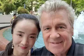 18年，内蒙农村女孩嫁给70岁英国老头，私奔西班牙，如今怎么样了图片