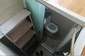 香港疫情肆虐之下厕所房重现，奇特格局引发网友众怒图片