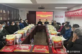 烟台道德模范和青年企业家春节慰问老党员图片