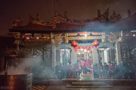 看戏图片