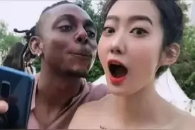 广东一黑人一巴掌扇晕漂亮女友，女友醒后乖乖跟男友上楼图片