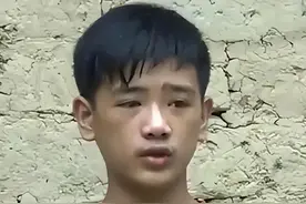 广西13岁男孩父母双亡，靠捡垃圾为生，6年后以704分考上北大图片