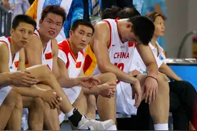 2004年雅典奥运会，中国男篮已经到了分崩离析的边缘图片