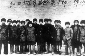 西征失利，陈昌浩与徐向前一同回陕北，为何半路分道扬镳？图片