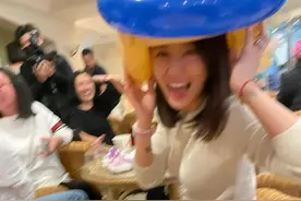 小海豚迎6岁生日，林心如扮可爱为女儿庆生，精灵长相神似霍建华图片