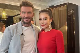 贝克汉姆赴澳门出席活动，与名媛聚会畅聊，林建岳女儿合照坐中间图片