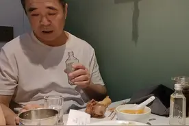 60岁的河南男子，每天喝2两小酒，如今身体怎么样了？真相是这样图片