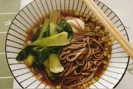 年后减脂刮油首选，荞麦面图片