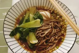 年后减脂刮油首选，荞麦面图片