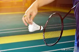如何提高羽毛球发球的成功率——正确的姿势与发力技巧图片