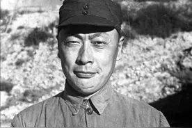 华野实力远胜中野，陈毅为什么要到中野，给刘伯承当副司令图片